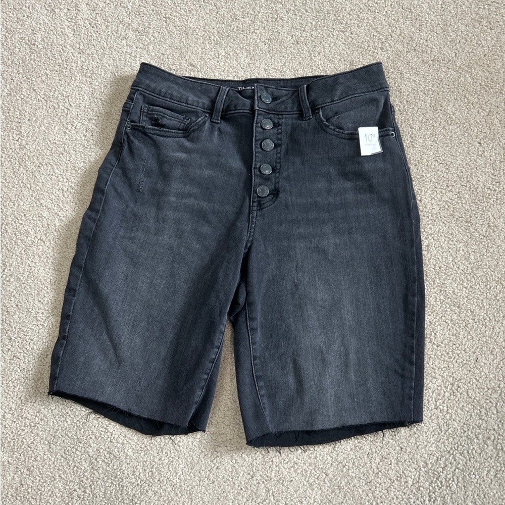 New with a tag time and tru high rise black jean shorts in size 10